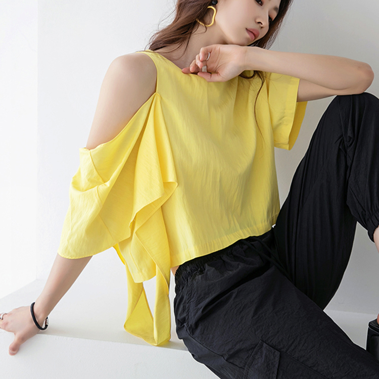 B2661 Unbalance warp shoulder Vent Crop blouse Korea