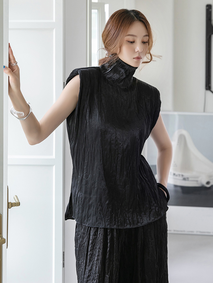B9082 glossy wrinkle high neck Sleeveless blouse Korea