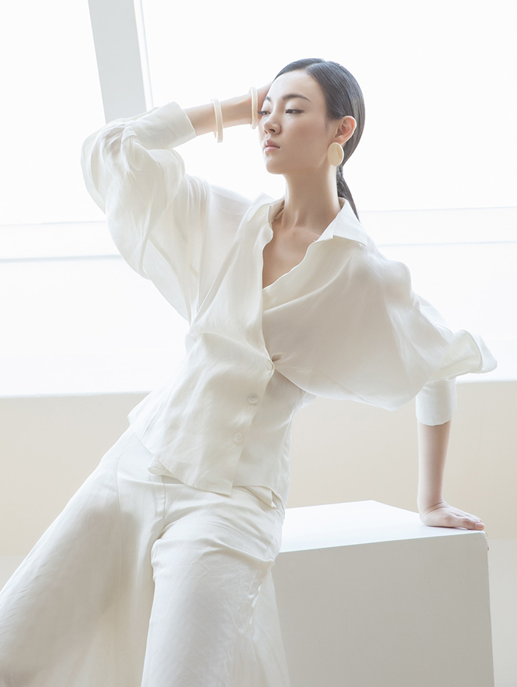 B9025 베이 Linen Raglan sleeve Wood Button blouse(5th REORDER) Korea