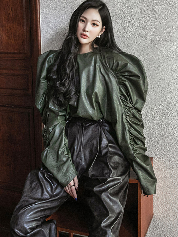 B9098 Leather raglan Sleeve Shirring Point blouse Korea