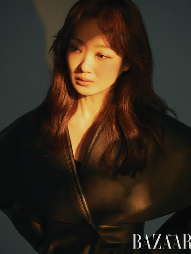 DINT CELEB<br><br> Magazine 'Harper's Bazaar'<br>Lee Bongryeon<br><br> J9206 Korea