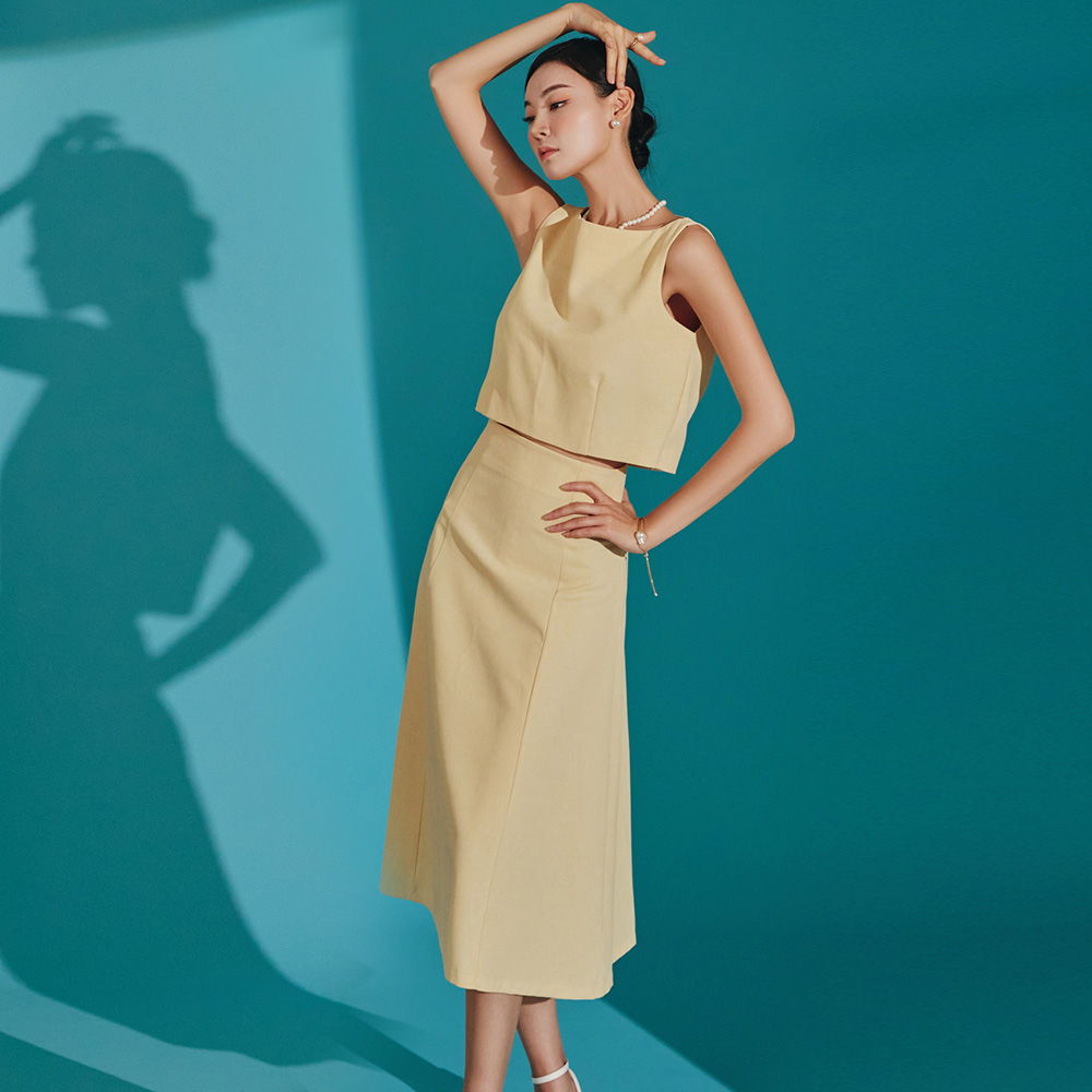 D4679 Sleeveless Crop Top Skirt Two-piece Korea