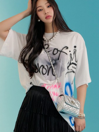 E3035 Lettering Painting Oversized Fit Half Top Korea