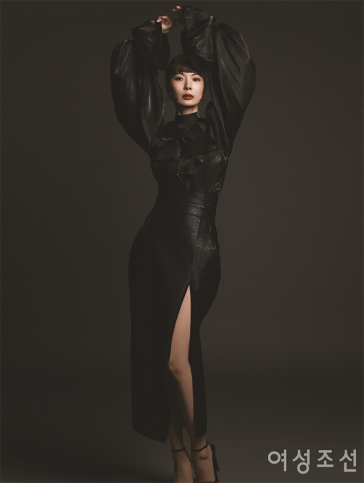DINT CELEB<br><br> Magazine 'Women's Chosun'<br> Yoon So-yi<br><br> B9078, SK9116 Korea