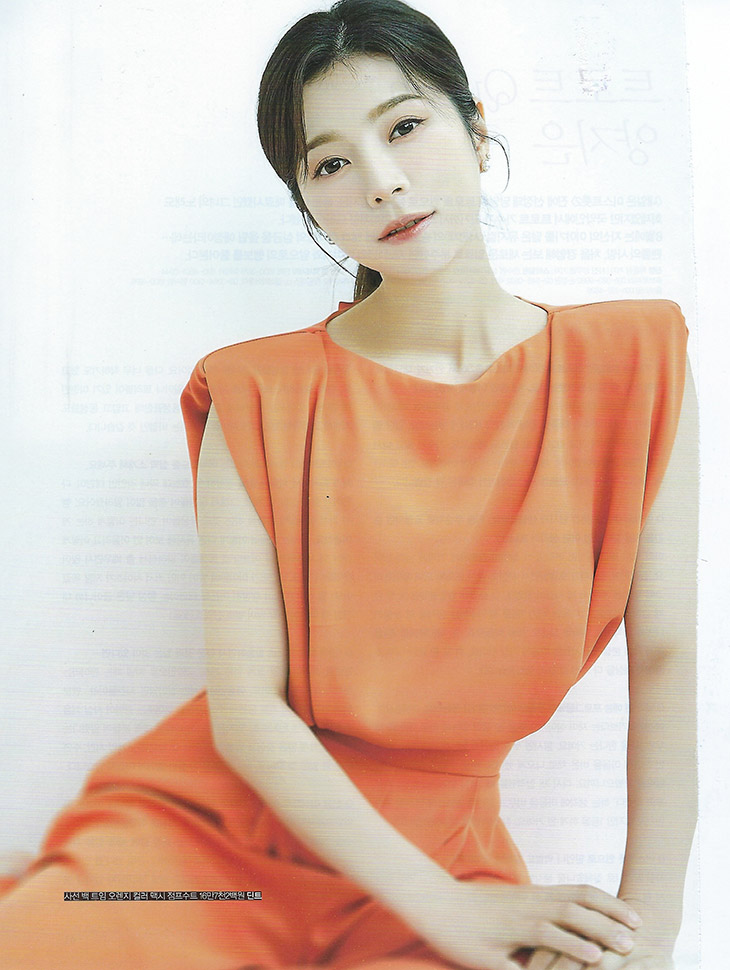 DINT CELEB<br><br> Magazine 'Queen'<br> Singer Yang Ji-eun<br><br> D9273 Korea
