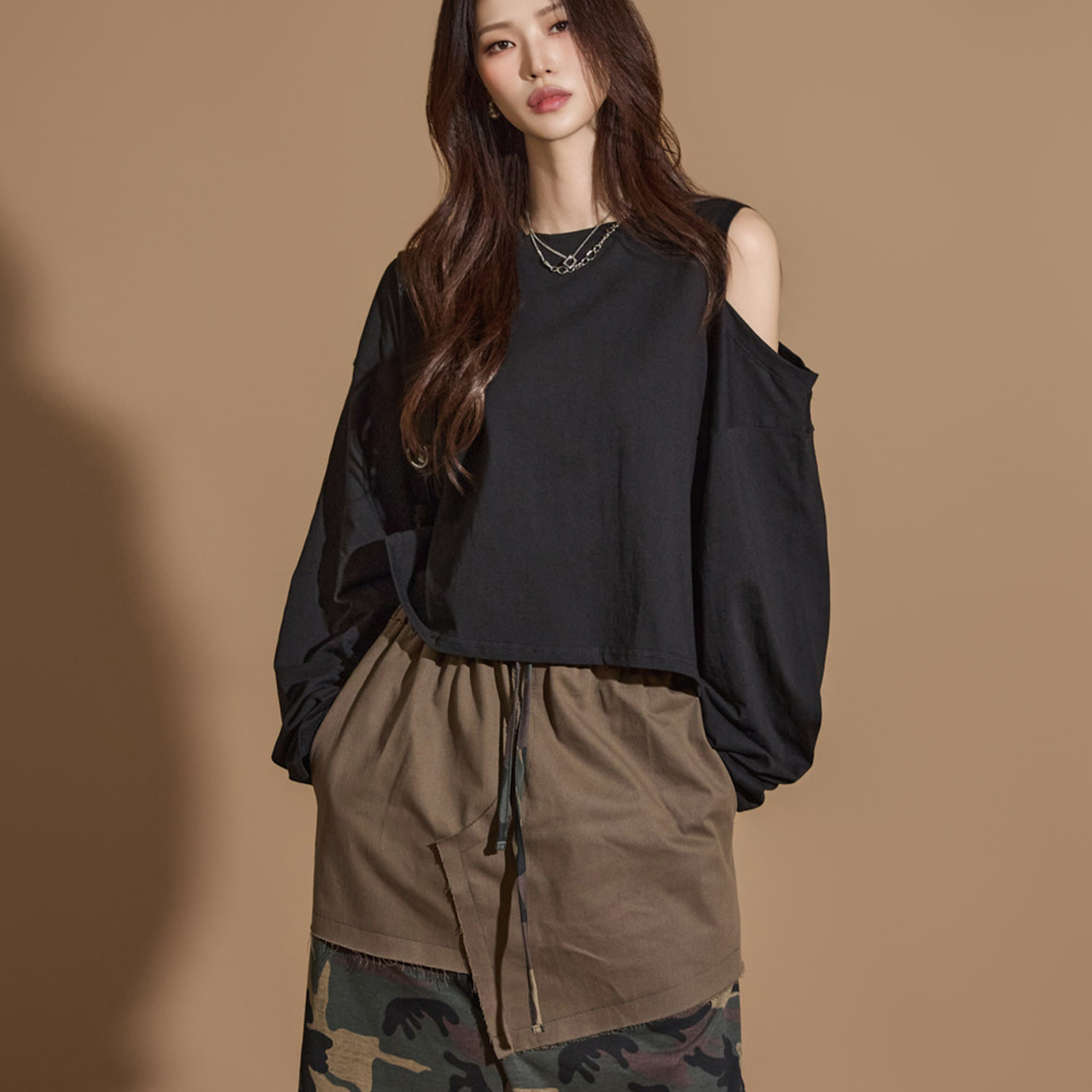 E3527 Shoulder Cut-out Top Korea